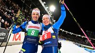 Skidskyttarna Tero Seppälä och Suvi Minkkinen firar.