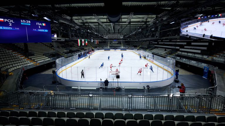 Italia ja Puola 1B-divisioonan MM-kisoissa joulukuussa 2025 tulevassa olympiareenassa.