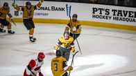 Mitch Marner juhlii tekemäänsä maalia Stanley cup -finaaleissa.