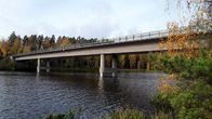 Sastamalan Kiuralan betoninen silta on lähes 130-metrinen.