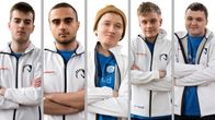 Team Liquid Dota 2 -joukkue. Keskellä suomalainen Lasse "MATUMBAMAN" Urpalainen, oikealla puolellaan Jesse "JerAx" Vainikka.