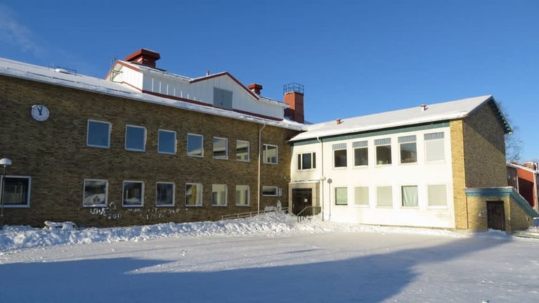 Tornion ja Haaparannan yhteinen kielikoulu kuvattuna talvella 2013.