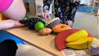 Esikoululaisten kauppaleikki Metsäkallion päiväkodissa Vaasassa.