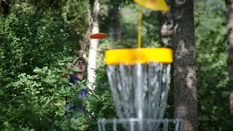 Launosten frisbeegolf-rata on avattu | Kanta-Häme | Yle