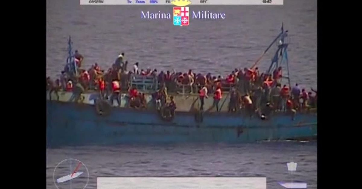 Uusi dramaattinen video: Pakolaisten puuvene kiepahti ylösalaisin ja upposi
