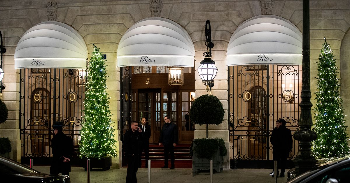 Pariisin Ritz-hotellista ryöstetyt jalokivet löytyivät | Yle