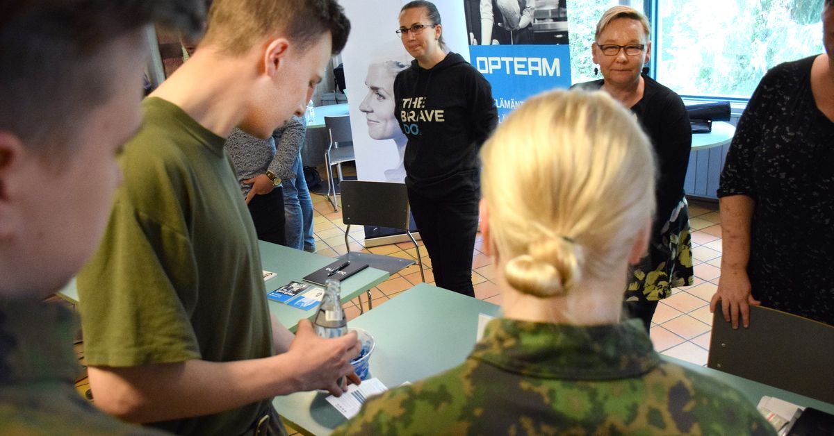 Conscripts meet employers at Finland's biggest post-service job fair