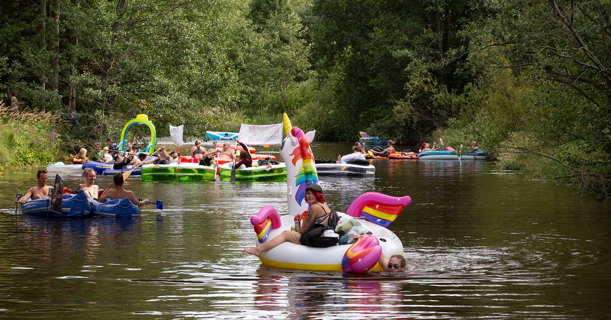 Low turnout at annual capital city area beer float | Yle