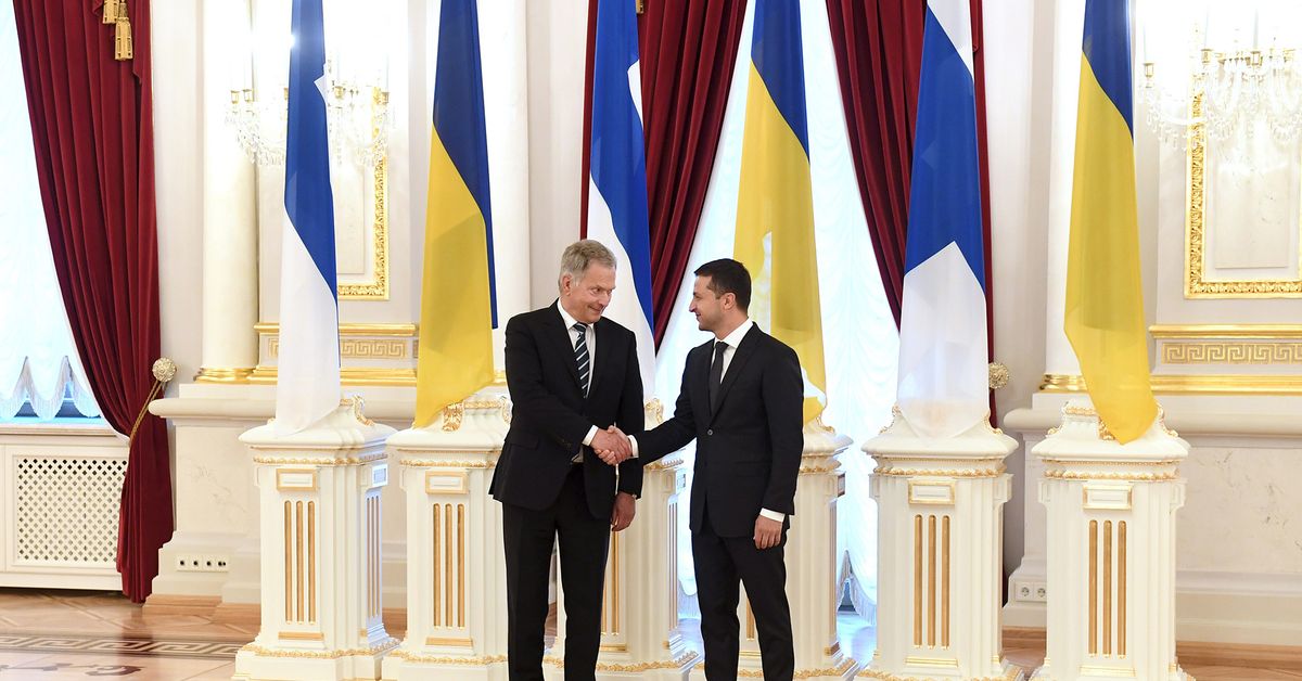 Finnish President Niinistö visits Ukraine with message of support, solidarity