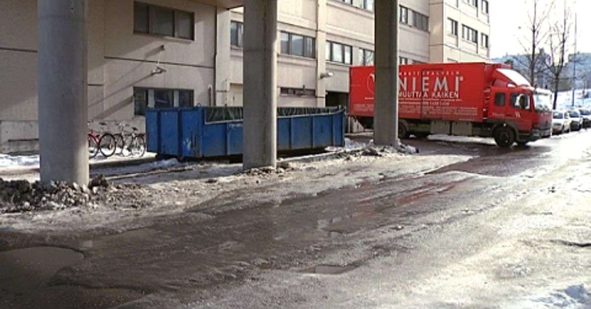 Police Forensic Evidence Found in Trash Container | Yle