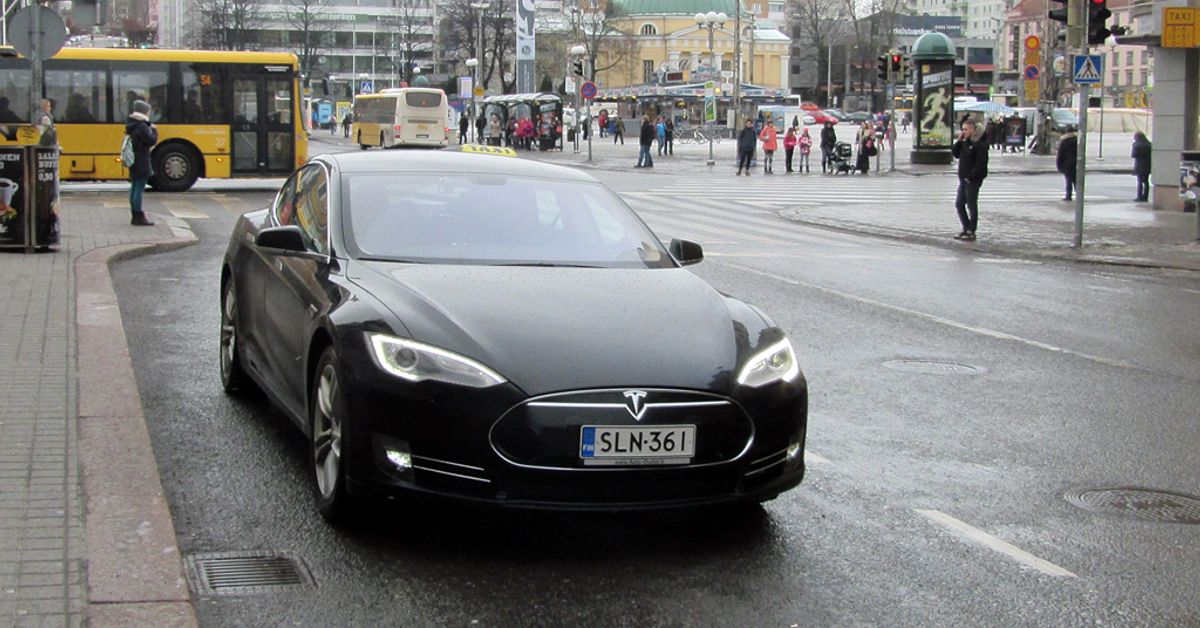 Tesla taxi tantalises in Turku | Yle