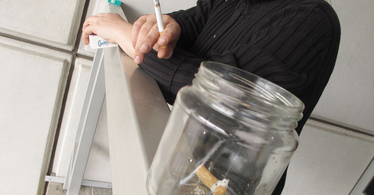 Housing companies now free to ban smoking on balconies