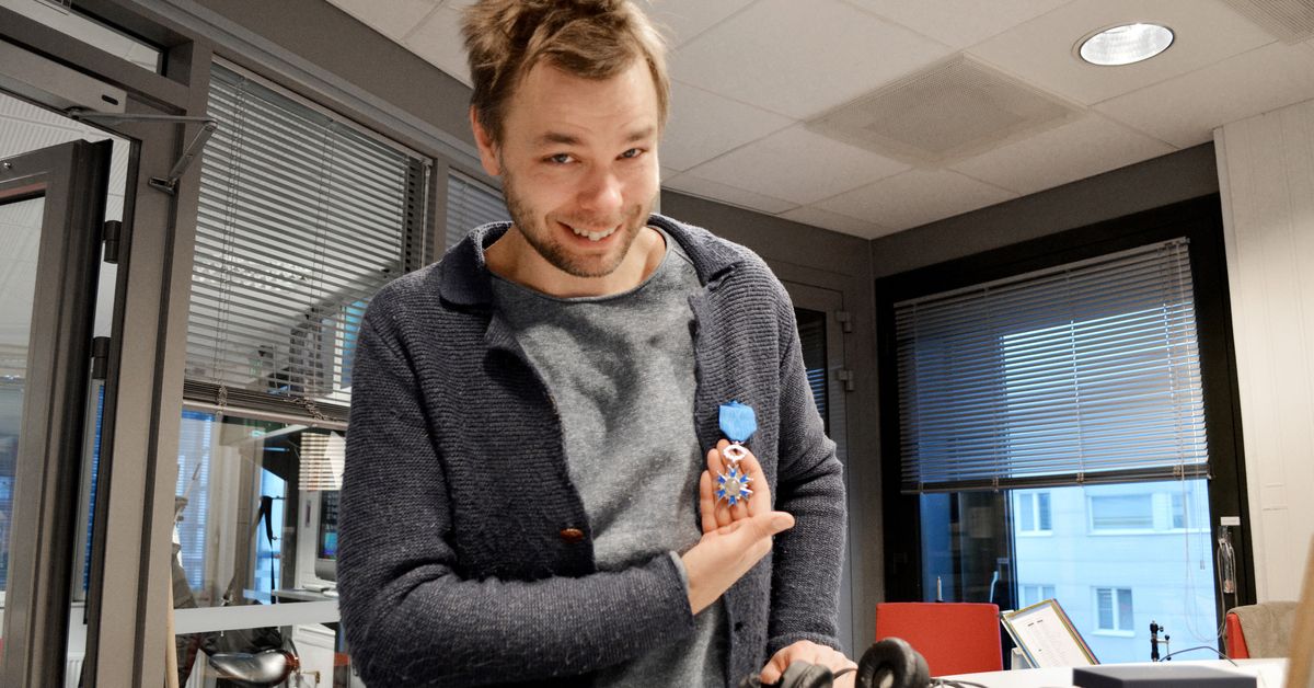 Pariisissa asuva oululainen sarjakuvataiteilija Ville Ranta helteestä ...