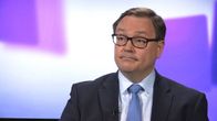 Kova talous: Elisan toimitusjohtaja Veli-Matti Mattila puolustaa Anvia-kauppaa
