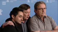 Uutisvideot: Aki Kaurismäki ja Sakari Kuosmanen yllättivät Berliinin elokuvajuhlien lehdistötilaisuudessa