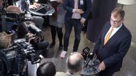 Pääministeri Juha Sipilä kommentoi sote-aikataulua medialle eduskunnassa.