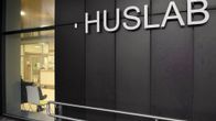 Huslab Tullinpuomin kyltti Helsingissä.