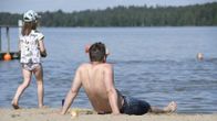 Rantaelämää Oittaan uimarannalla Espoossa torstaina 11. kesäkuuta.