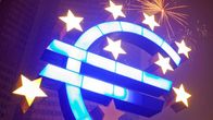 Raketit ja ilotulitteet paukkuivat uutena vuotena myös Euro-symbolin ympärillä Frankfurtissa.