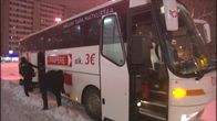 Matkustajia tulossa ulos Onnibussista