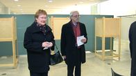 Presidentti Tarja Halonen äänestämässä.