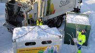 Muovipakkausten keräysastiaa tyhjennetään Kuopiossa.