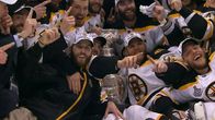 Boston Bruins juhlii Stanley Cupia.