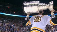 Zdeno Chara Stanley Cupin kanssa.