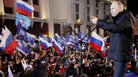Vladimir Putin puhuu kannattajilleen Moskovassa.