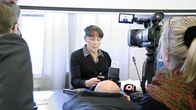 Pirkko Ruohonen-Lerner perussuomalaisten ryhmähuoneessa eduskunnassa.