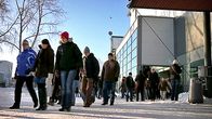 Nokian työntekijöitä palaamassa tiedotustilaisuudesta