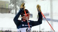 Matti Heikkinen maalissa.