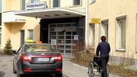 Taksi keskussairaalan tolpalla