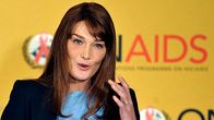 Kansainvälisen aidsin, tuberkuloosin ja malarian vastaisen rahaston suurlähettiläs Carla Bruni lehdistötilaisuudessa 2008.