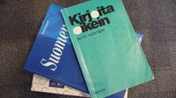 Suomen kielen kielioppikirjoja.