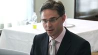 Jyrki Katainen tiedotustilaisuudessa 11.5.2011.