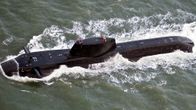 HMS Astute -sukellusvene kuvattuna ylhäältä ilmasta.