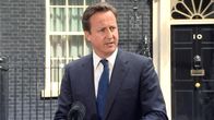 Britannian pääministeri David Cameron antamassa lausuntoa hätätilakomitean kokouksen jälkeen keskiviikkona Lontoossa.