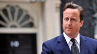 Pääministeri David Cameron antamassa lausuntoa virka-asuntonsa Downing Street 10 edustalla Lontoossa.