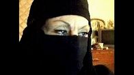 Kuva Jihad-Janena tunnetusta Colleen LaRosesta yllään silmät paljastava päähine.