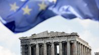 Euroopan lippu liehuu Parthenonin temppelin edustalla Akropolis-kukkulalla Ateenassa.