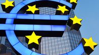 Euron logo Euroopan keskuspankin edustalla Frankfurt Mainissa Saksassa.