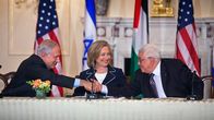 Israelin pääministeri Benjamin Netanjahu, Yhdysvaltain ulkoministeri Hillary Clinton ja palestiinalaisten presidentti Mahmoud Abbas