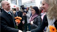 Ruotsin pääministeri Fredrik Reinfeldt tapasi äänestäjiään vaalipäivänä Drottningatanilla  Tukholmassa.