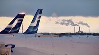 Finnairin lentokoneita Helsinki-Vantaan lentokentällä.