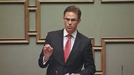 Valtiovarainministeri Jyrki Katainen puhumassa eduskunnalle.