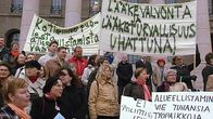 Lääkelaitoksen henkilökunta osoitti mieltään laitoksen siirtoa vastaan Eduskuntatalon edustalla 21. lokakuuta 2008.