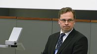 Tapio Kuula tiedotustilaisuudessa