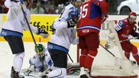 Pelaajat Suomen maalilla.