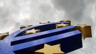 Eurotunnus Frankfurtissa Saksassa Euroopan keskuspankin edessä.